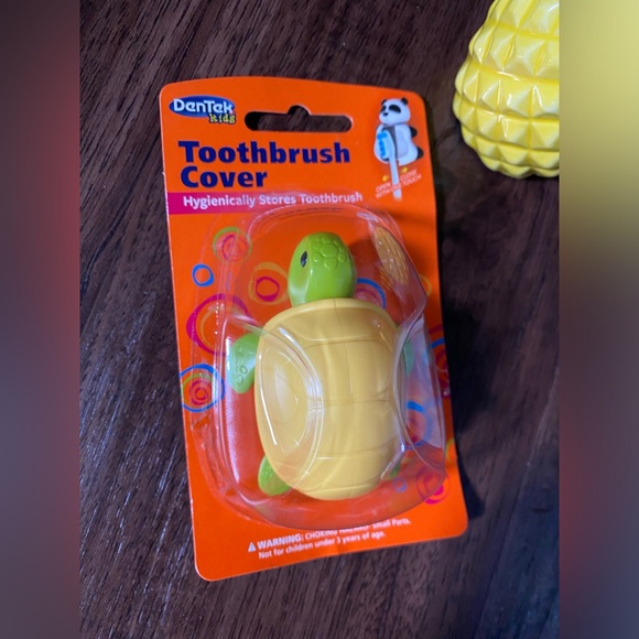 DENTEK  TURTLE Toothbrush Cover – Kids Toothbrush Holder with Cover - Picture 7 of 8